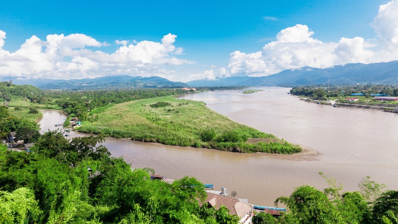 elv, og landskap med bebyggelse